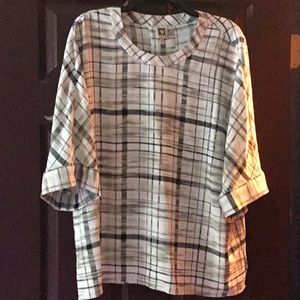 Anne Klein tunic top, size 6.